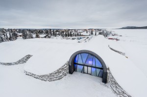 small entrance-icehotel-365